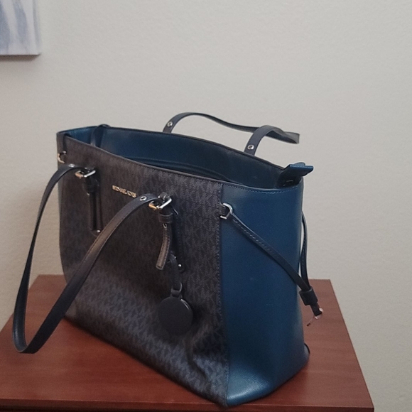 Michael Kors purse - Picture 4 of 5